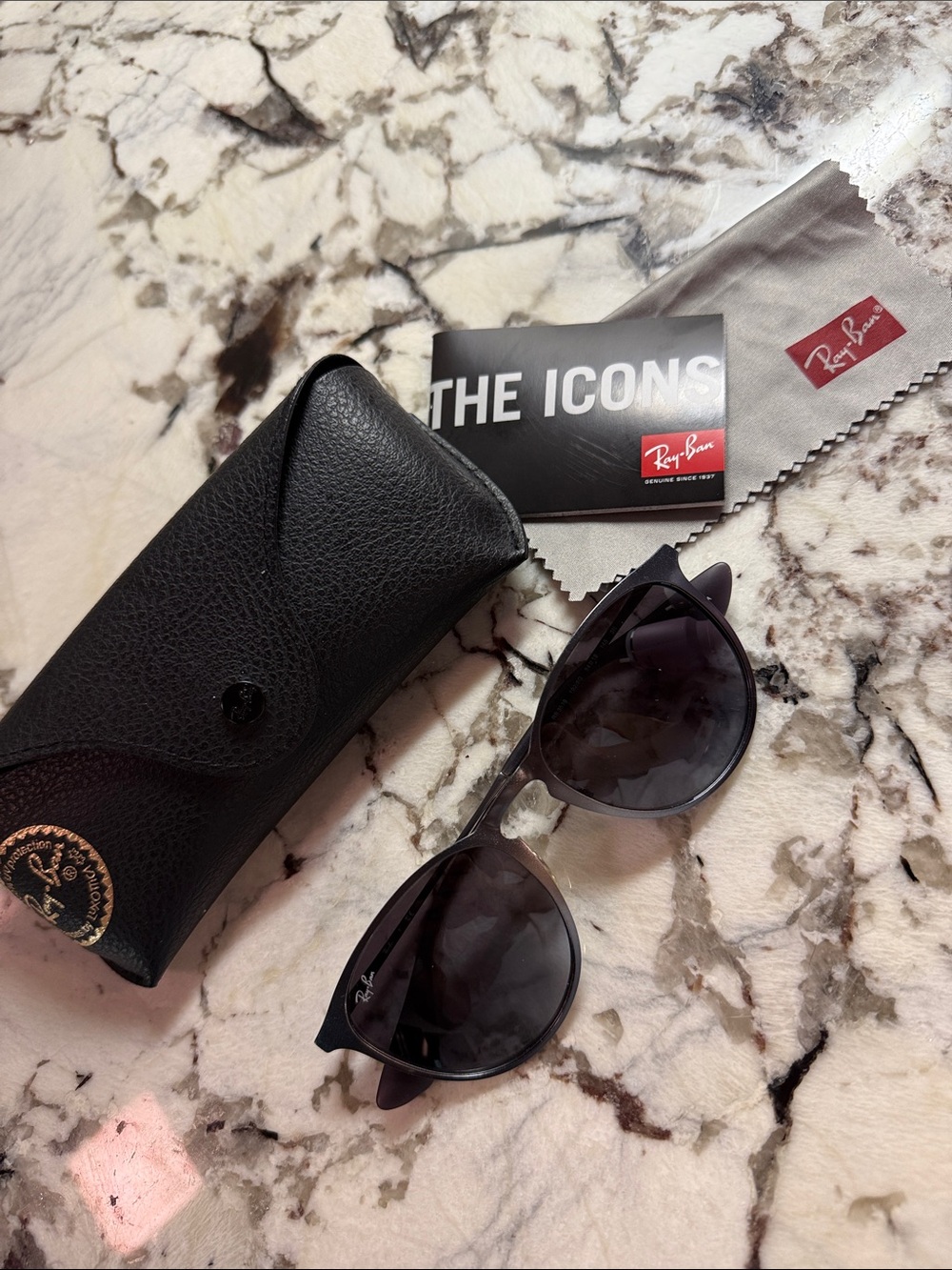 Ray-Ban 3539 Unisex Black Sunglasses with Dark Lenses size 54-19